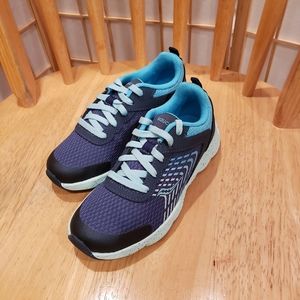BRAND NEW Kid's Saucony Wind Navy / Turqouise kids size 2